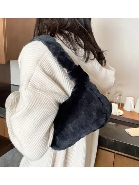 Плюшевая сумка-багет