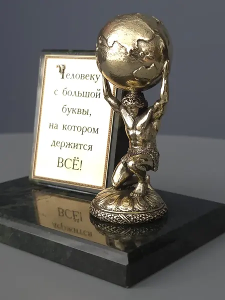 Фигурка настольная