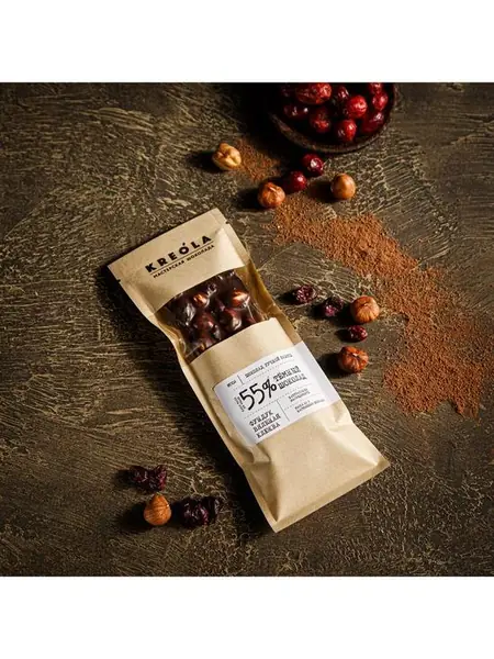 Шоколад ручной работы с фундуком и клюквой