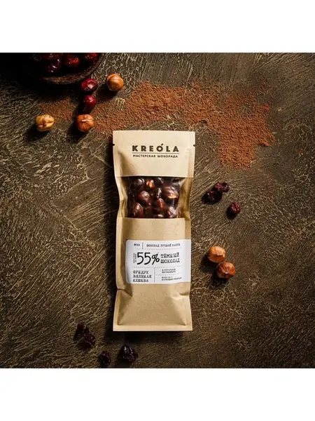 Шоколад ручной работы с фундуком и клюквой