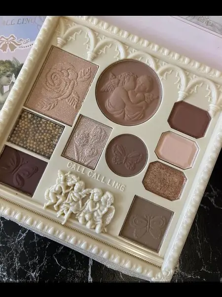 Палетка теней для век