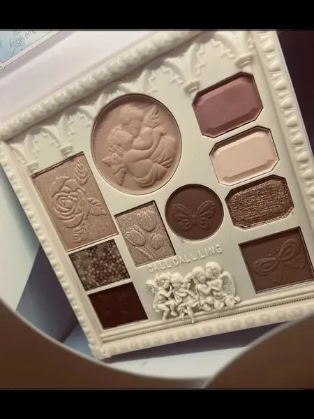 Палетка теней для век