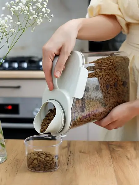 Контейнер для хранения корма