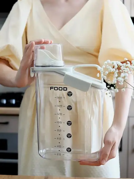 Контейнер для хранения корма