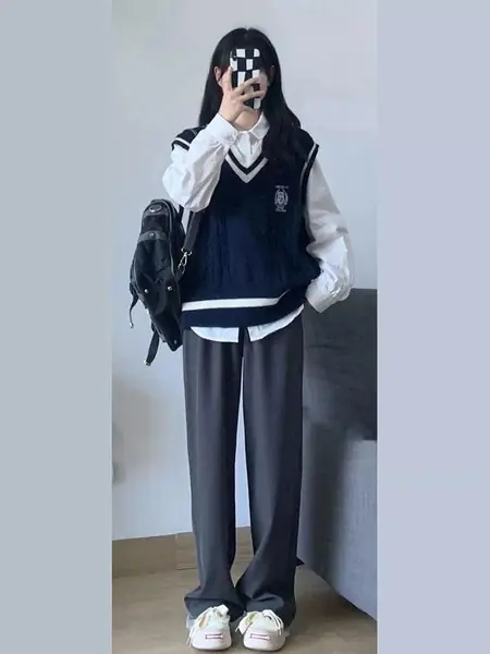 Школьная жилетка в корейском стиле