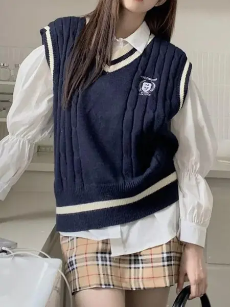 Школьная жилетка в корейском стиле