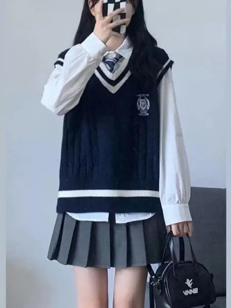 Школьная жилетка в корейском стиле