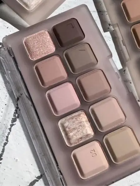 Палетка теней для век