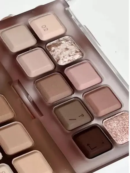 Палетка теней для век