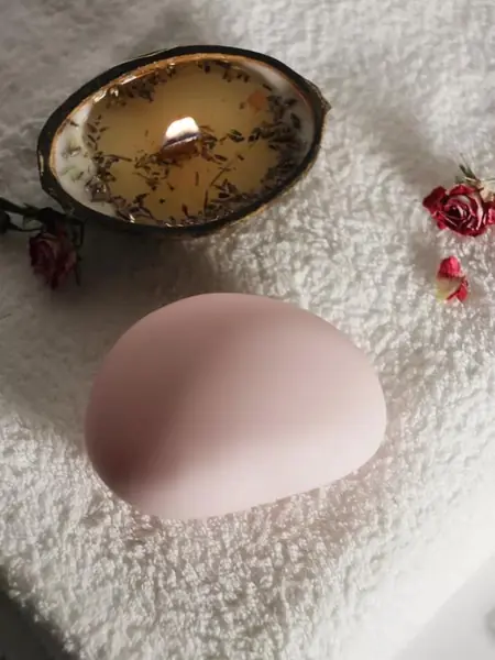 Мини-массажная расчёска для волос.