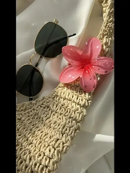 Гавайский франжипани-краб для волос.