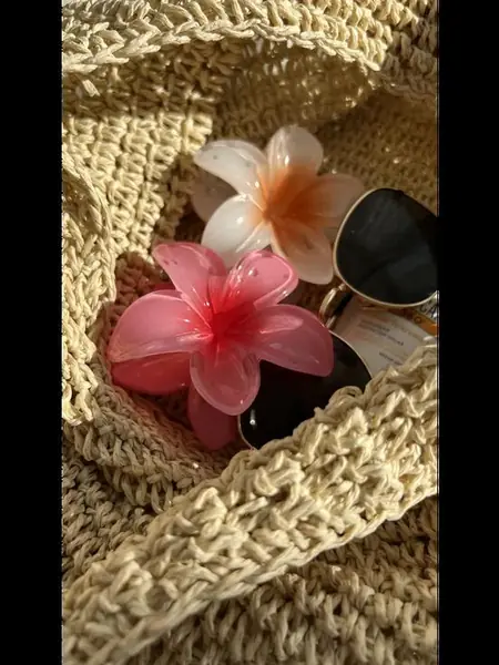 Гавайский франжипани-краб для волос.