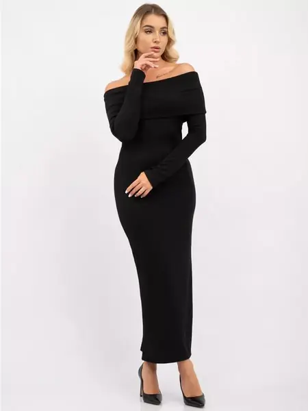 Платье с открытыми плечами