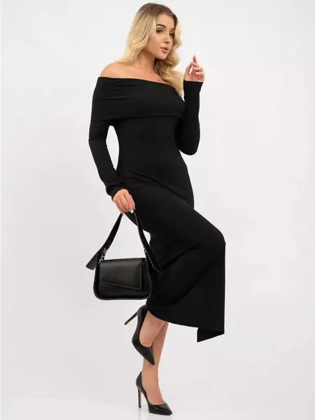 Платье с открытыми плечами