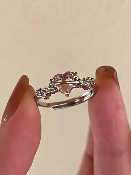 Розовое кольцо-сердце