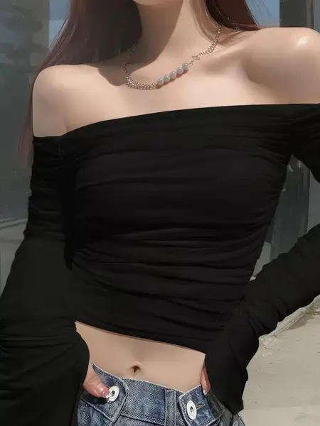 Укороченный лонгслив с длинным рукавом