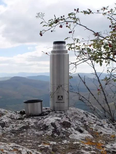 Термос с чашкой