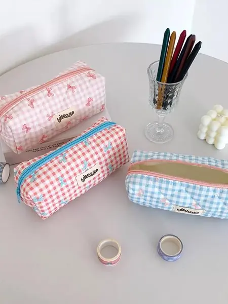 Косметичка женская миниатюрная.