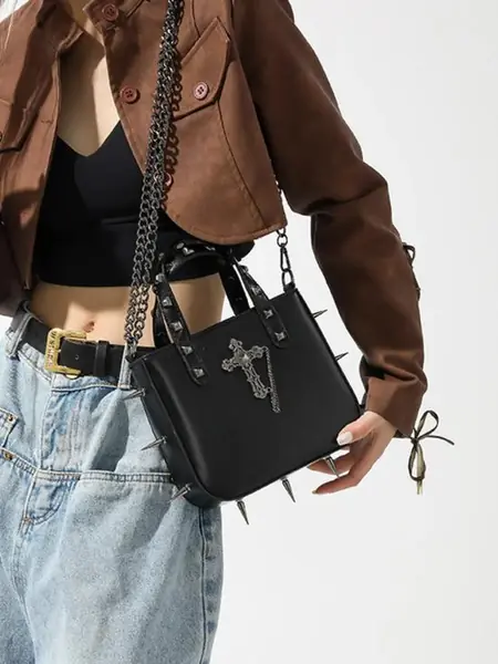 Готическая сумка с шипами