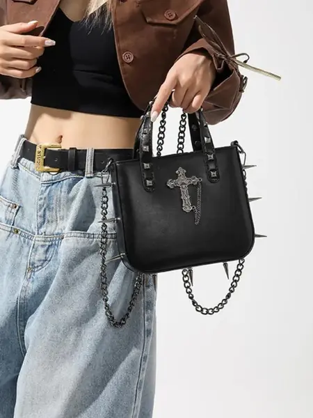 Готическая сумка с шипами