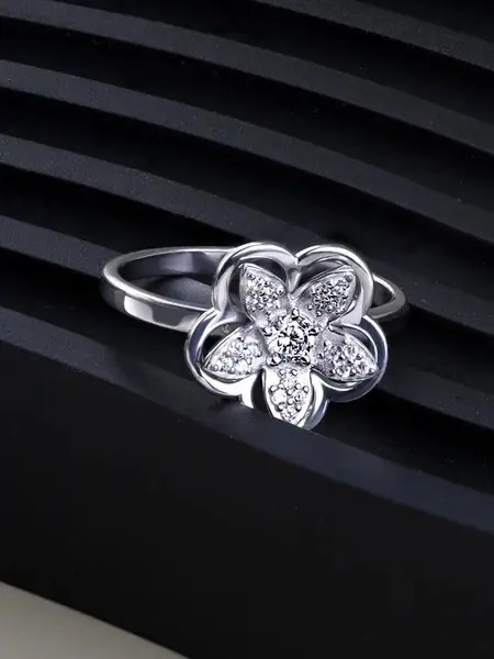 Изящное серебряное кольцо