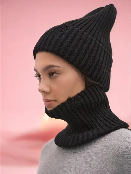 Вязаный комплект бини со снудом