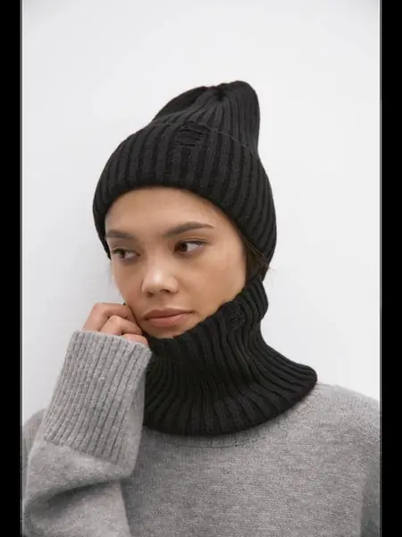 Вязаный комплект бини со снудом