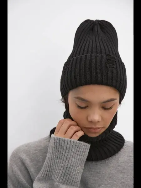 Вязаный комплект бини со снудом