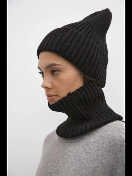 Вязаный комплект бини со снудом