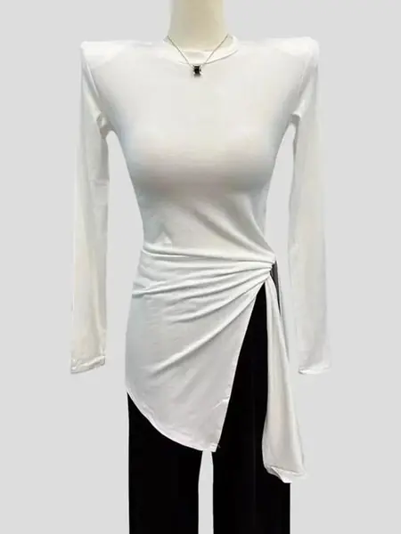 Лонгслив с асимметричным разрезом