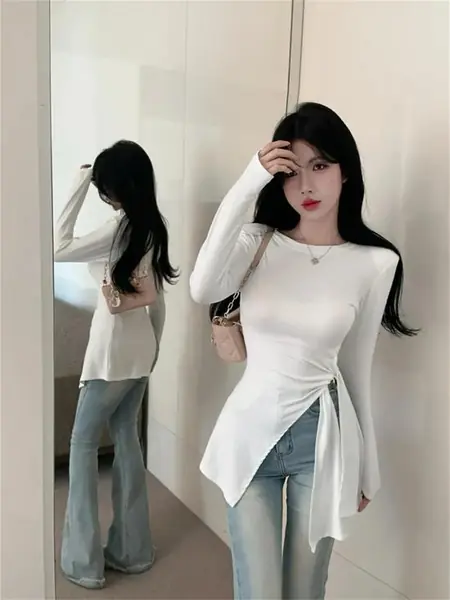 Лонгслив с асимметричным разрезом