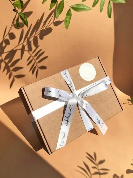 Подарочная коробка