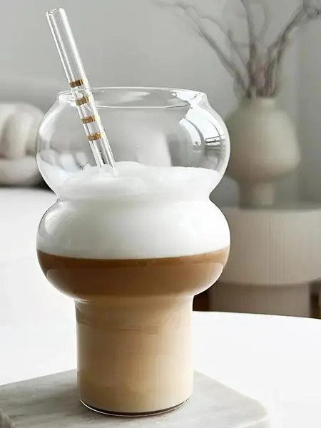 Стеклянный стакан