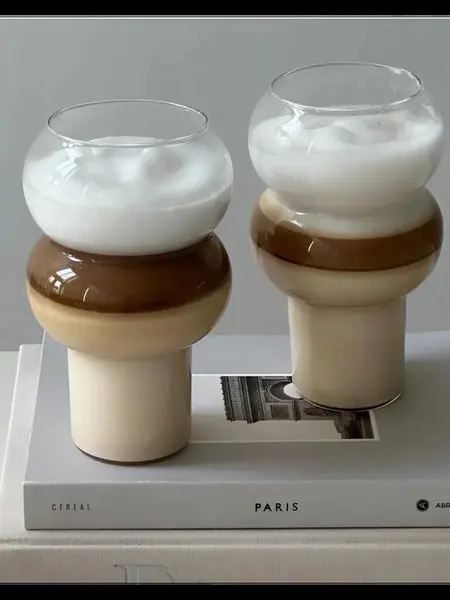 Стеклянный стакан