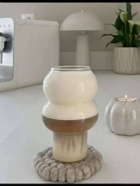 Стеклянный стакан