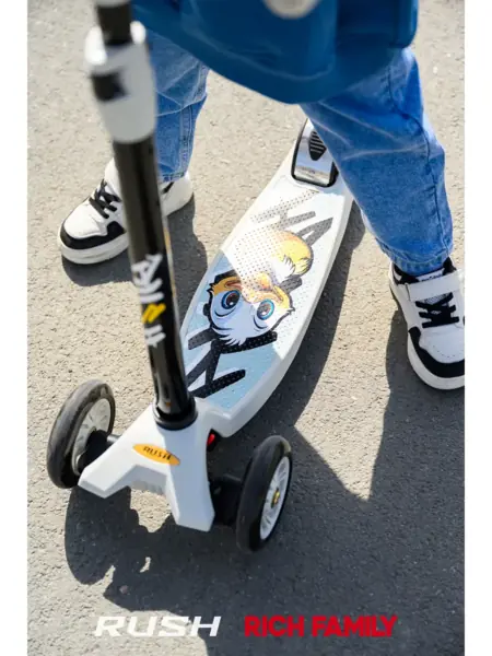 Самокат трехколесный