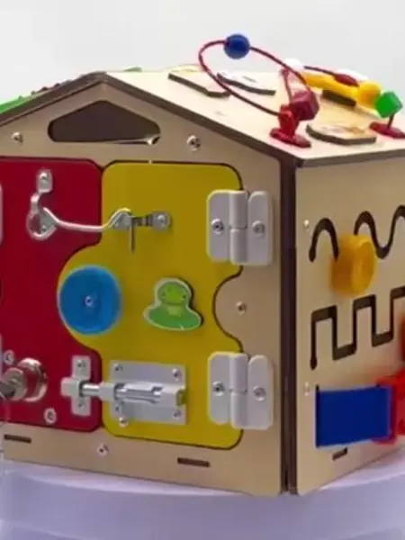 Бизиборд Домик