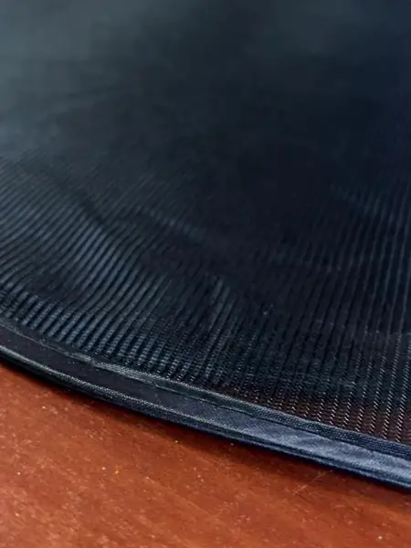 Боковые и задние солнцезащитные шторки.