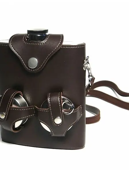 Фляга с стаканами