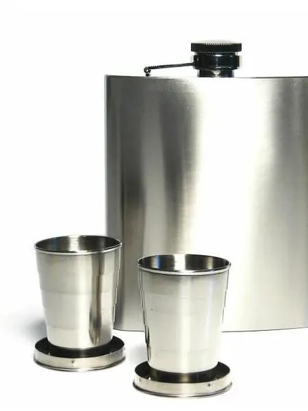 Фляга с стаканами