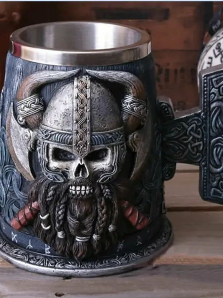 Пивная кружка с Викингом