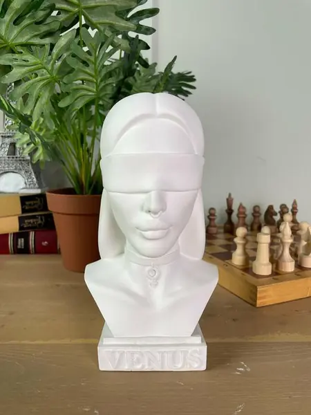 Венера кашпо