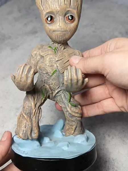 Фигурка-держатель для геймпада, смартфона