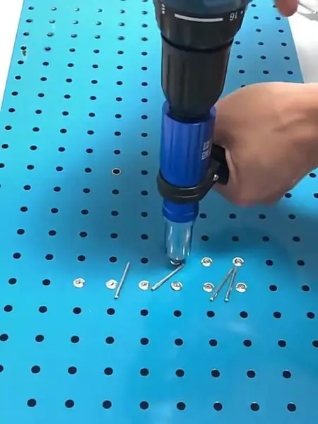 Адаптер для электрического заклёпочного пистолета