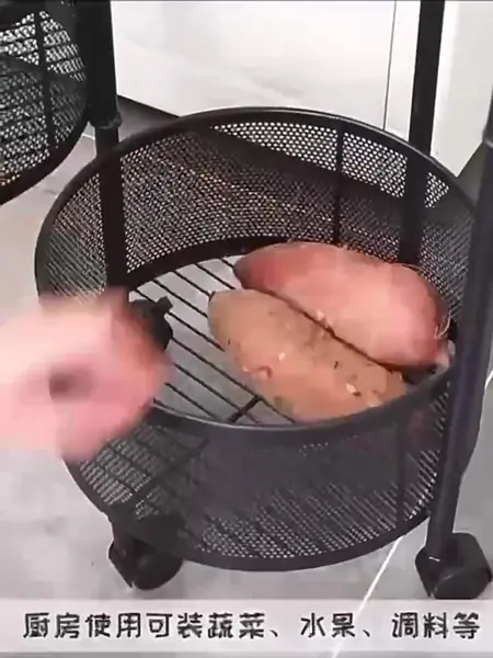 Круглая белая этажерка на колёсиках