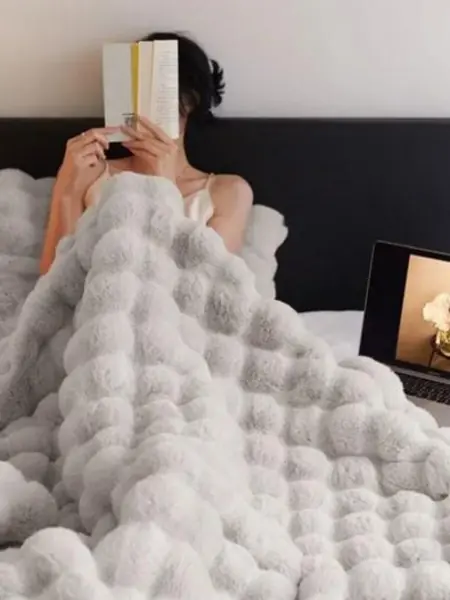 Покрывало на кровать, искусственный мех.