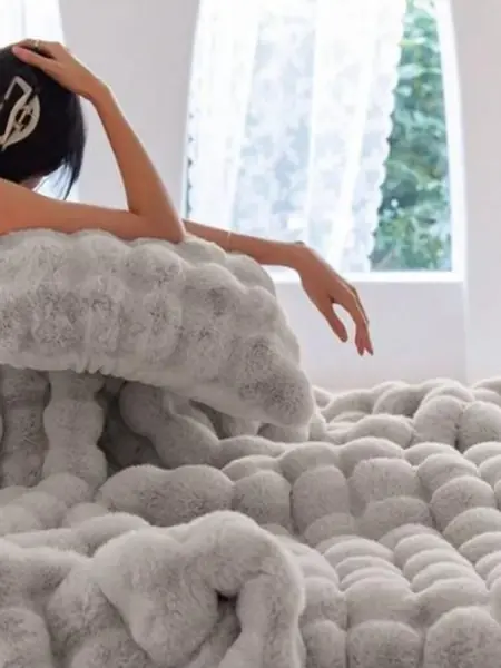 Покрывало на кровать, искусственный мех.