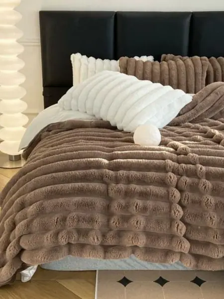 Меховое покрывало Mency.