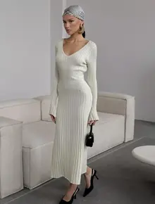 Трикотажное платье с поясом-завязками.