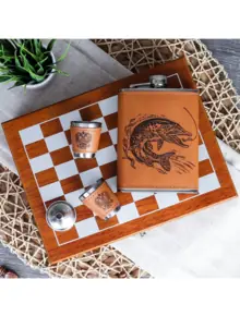 Шахматы и фляжка